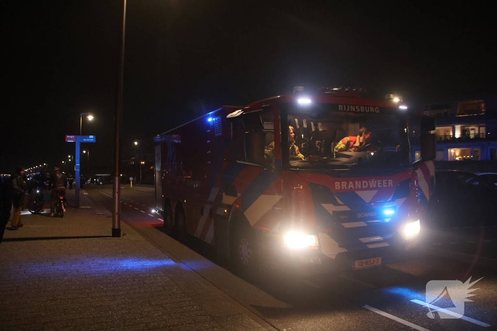 Dak van strandtent in brand