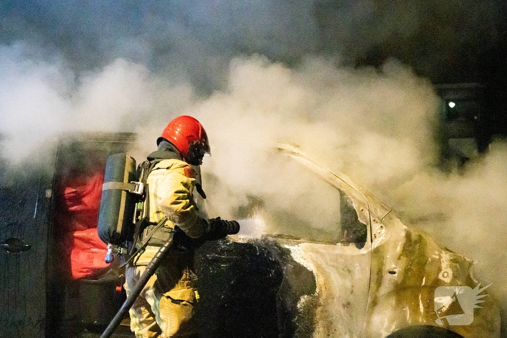 Auto volledig verwoest door brand