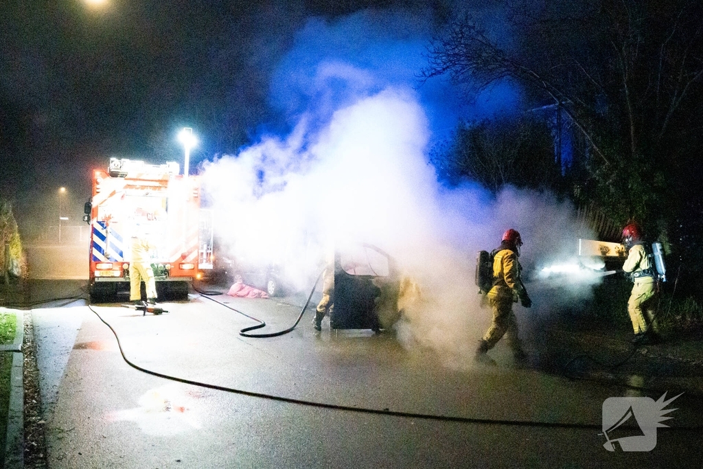 Auto volledig verwoest door brand