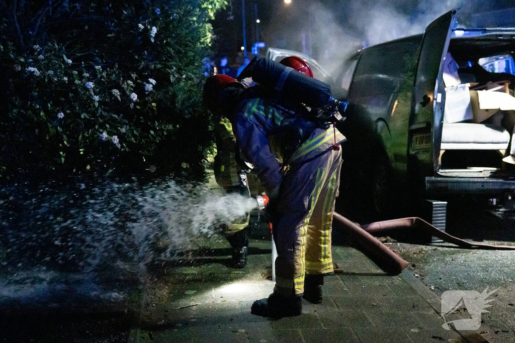 Auto volledig verwoest door brand