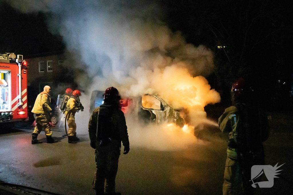 Auto volledig verwoest door brand