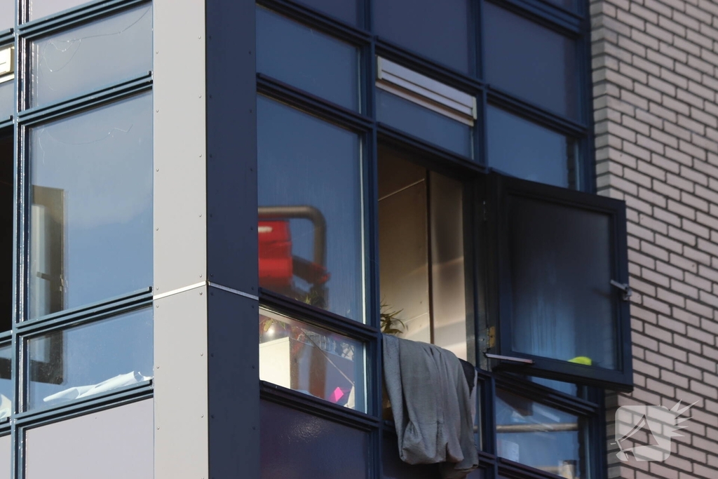 Meerdere woningen ontruimd door felle brand in seniorenflat