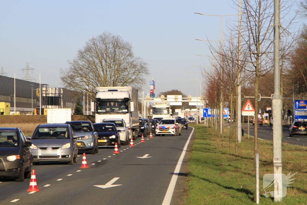 Fietser aangereden door auto na mogelijk negeren verkeerslicht