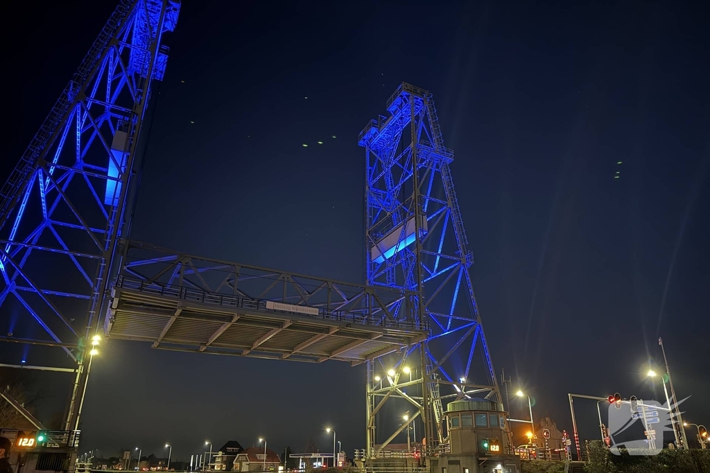Hefbrug in storing, verkeer ondervindt hinder