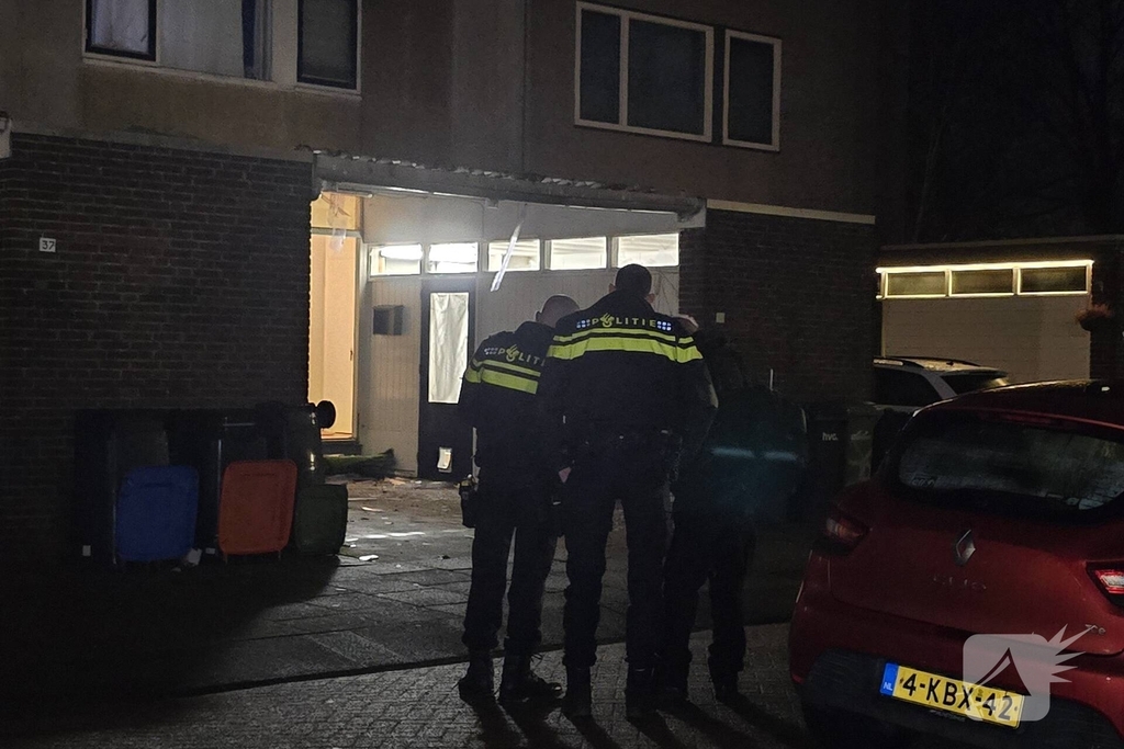 Explosie bij woning veroorzaakt schade