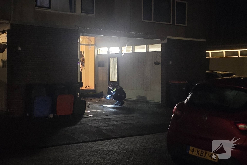 Explosie bij woning veroorzaakt schade