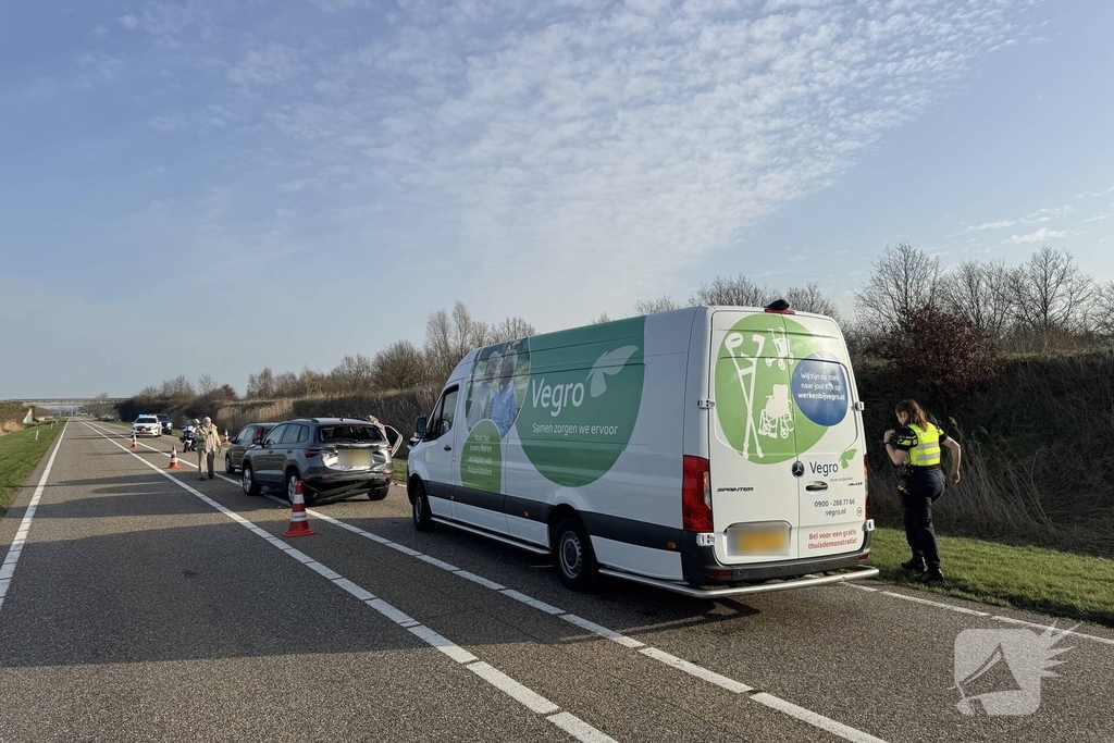 Kettingbotsing veroorzaakt verkeershinder op drukke weg