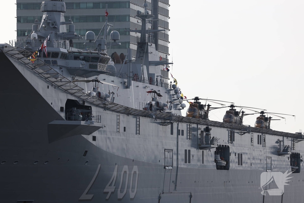 Turkse marineschepen zorgen voor veel bekijks