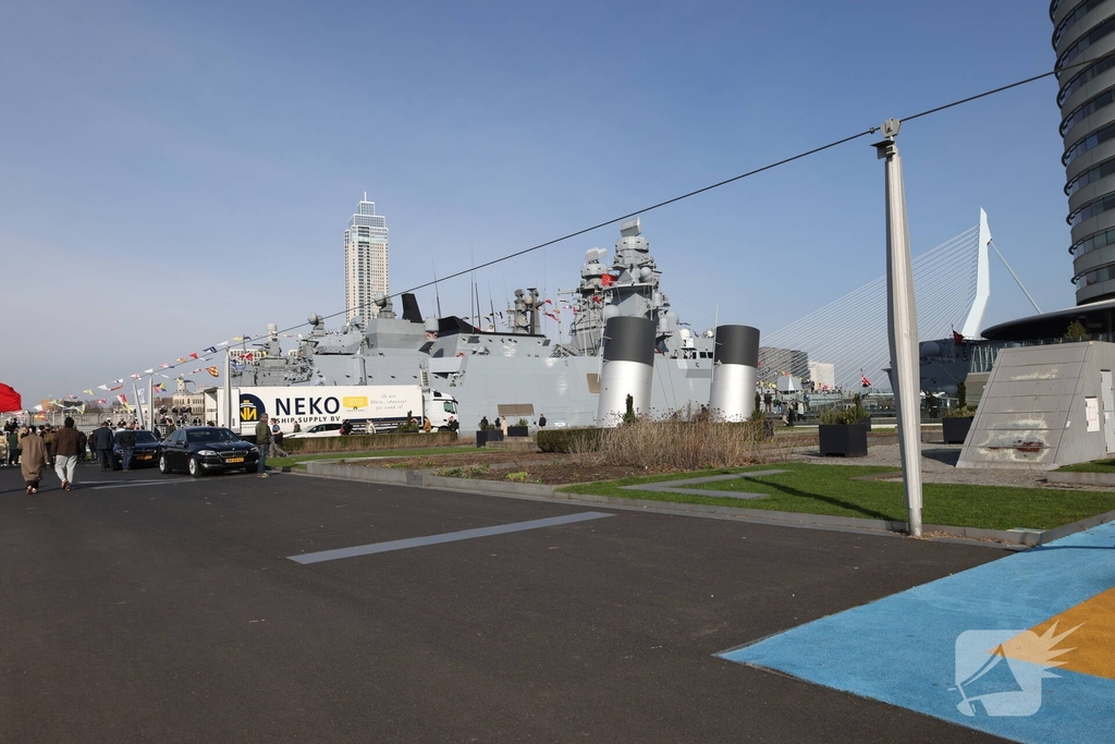 Turkse marineschepen zorgen voor veel bekijks