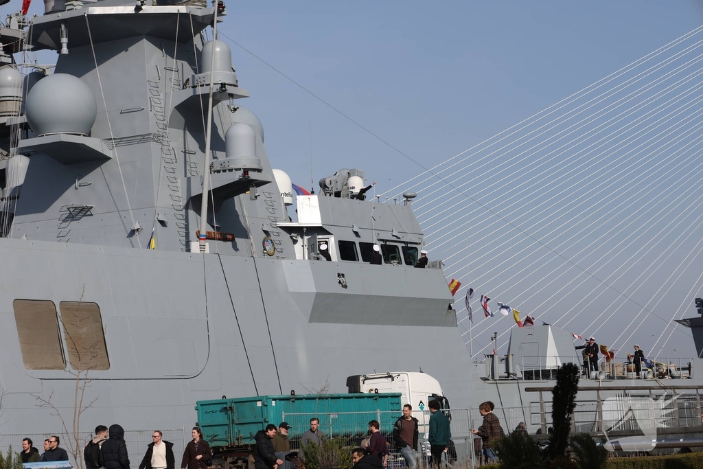 Turkse marineschepen zorgen voor veel bekijks