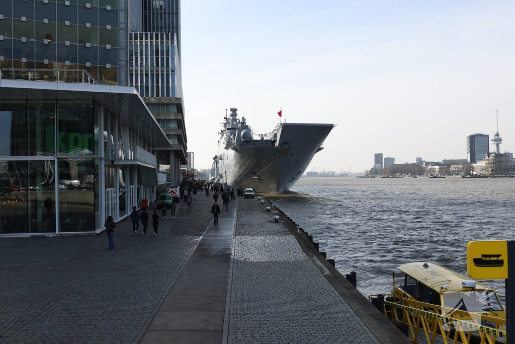 Turkse marineschepen zorgen voor veel bekijks