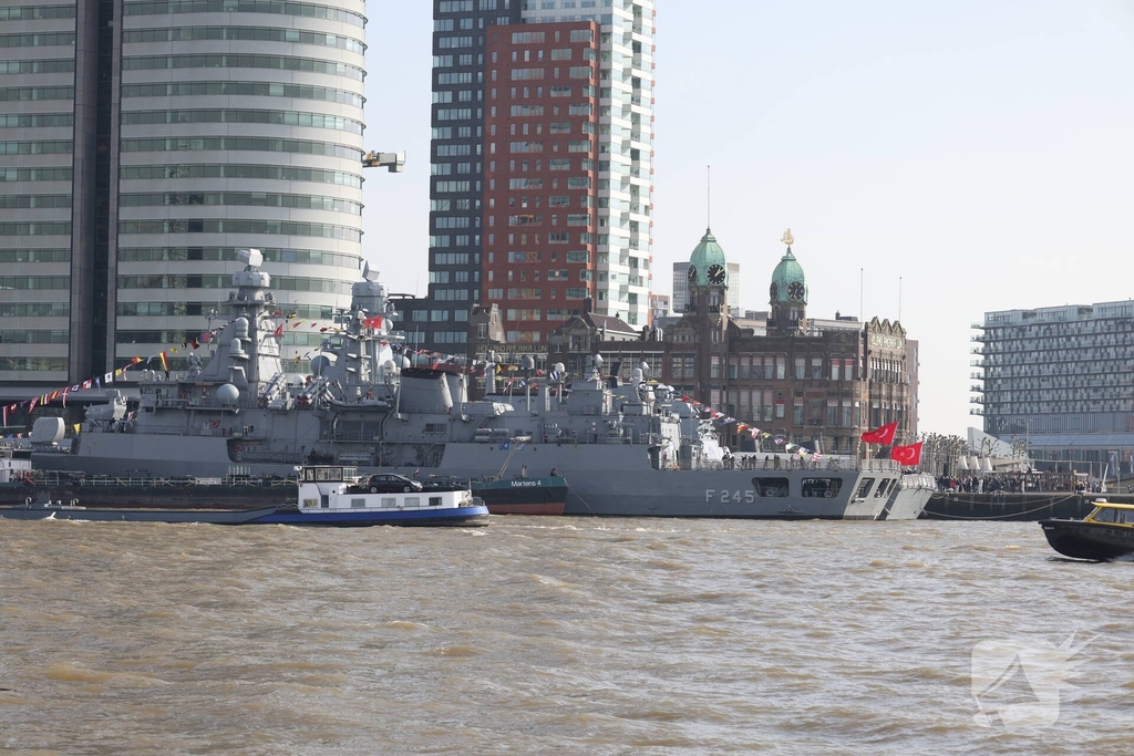 Turkse marineschepen zorgen voor veel bekijks