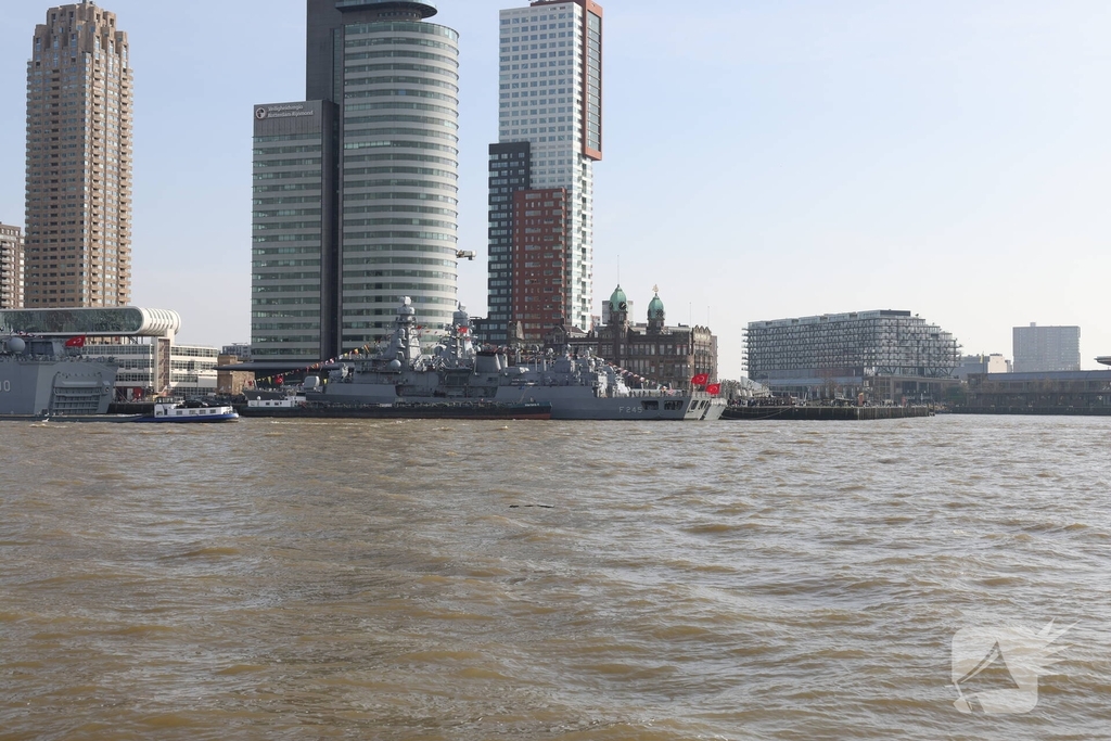 Turkse marineschepen zorgen voor veel bekijks