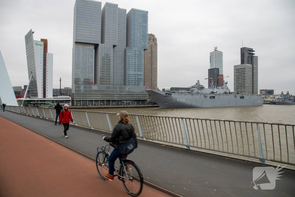 Turkse marineschepen zorgen voor veel bekijks