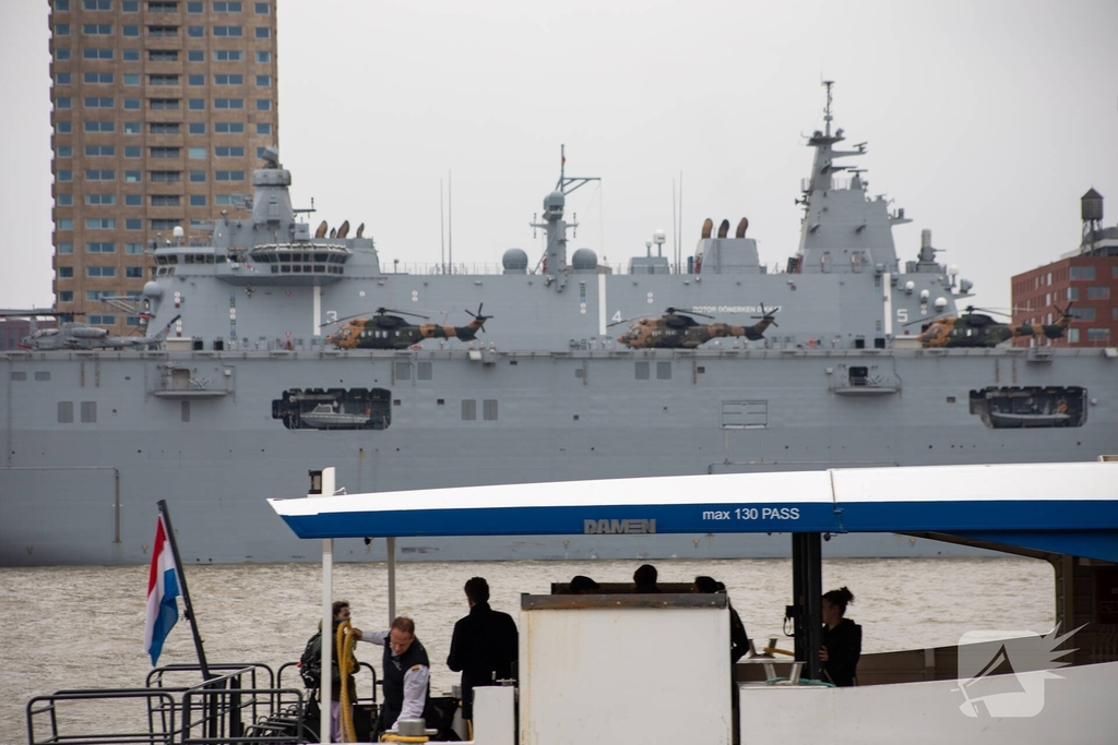 Turkse marineschepen zorgen voor veel bekijks