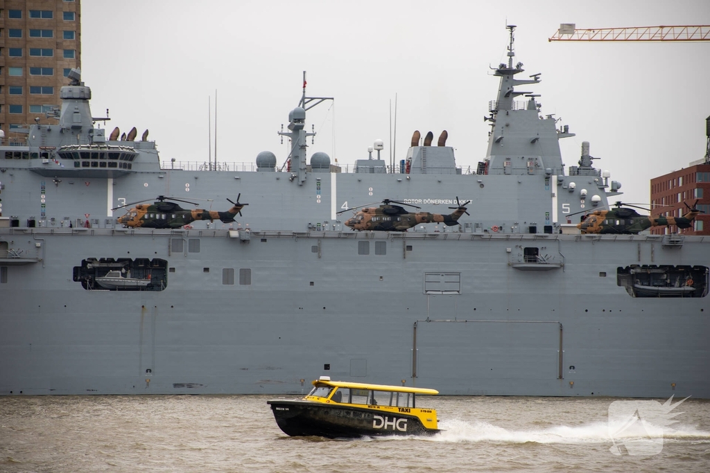 Turkse marineschepen zorgen voor veel bekijks
