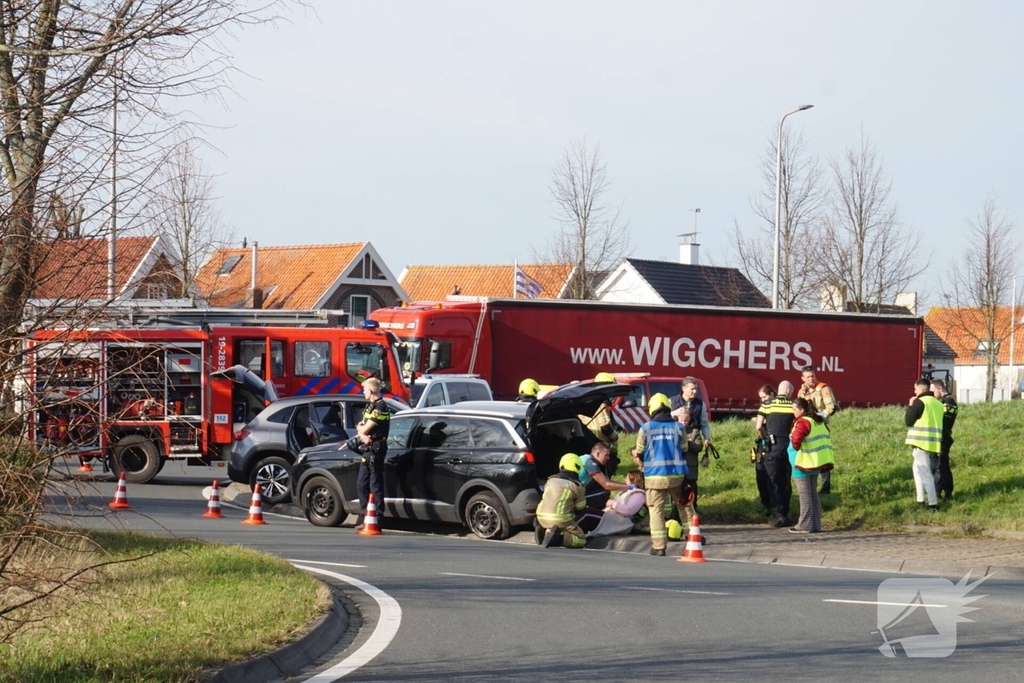 Ongeval op rotonde zorgt voor verkeershinder
