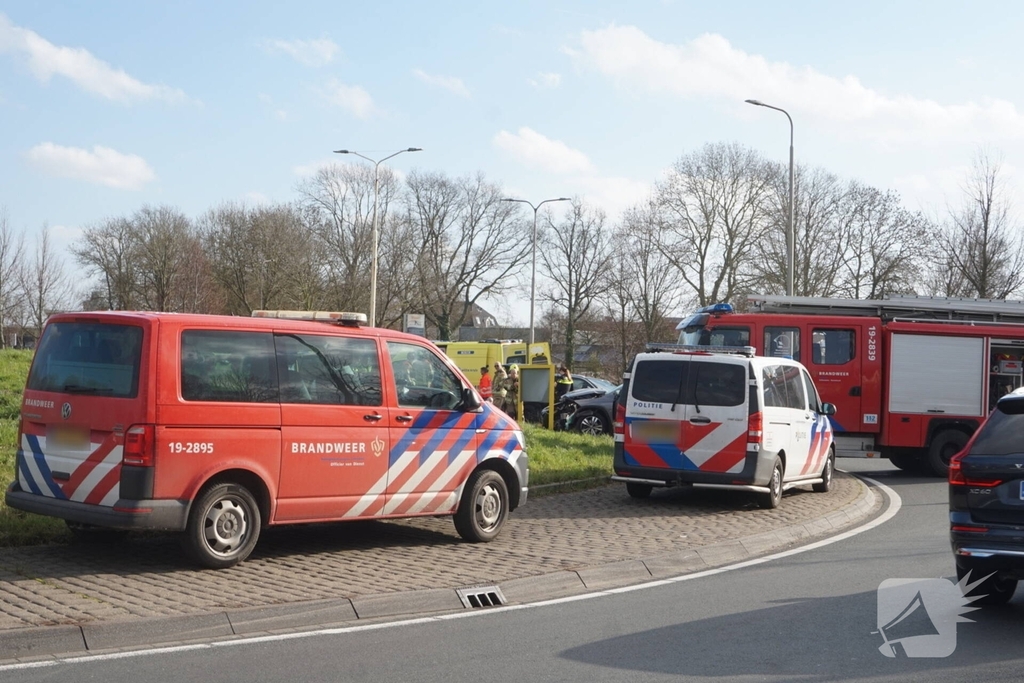 Ongeval op rotonde zorgt voor verkeershinder