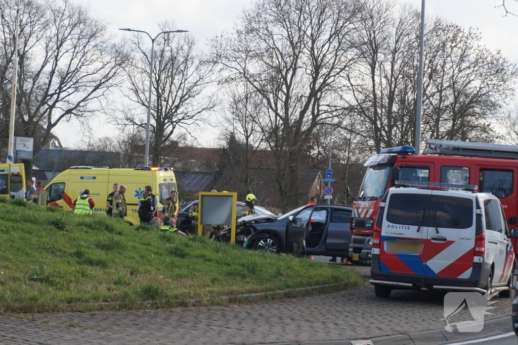 Ongeval op rotonde zorgt voor verkeershinder