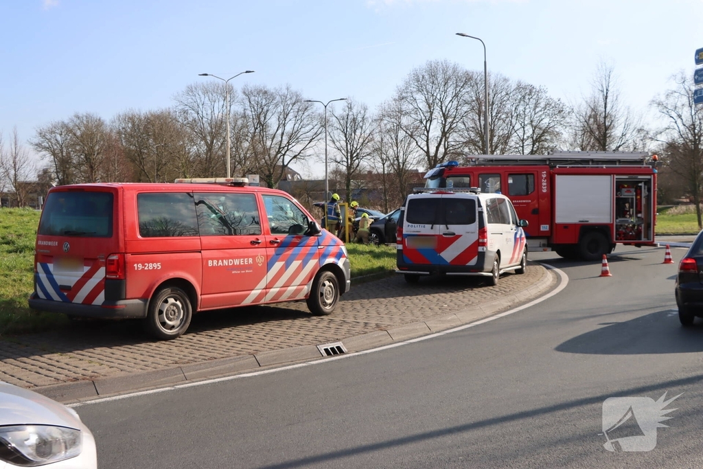 Ongeval op rotonde zorgt voor verkeershinder