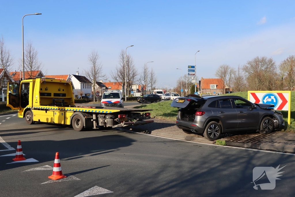 Ongeval op rotonde zorgt voor verkeershinder