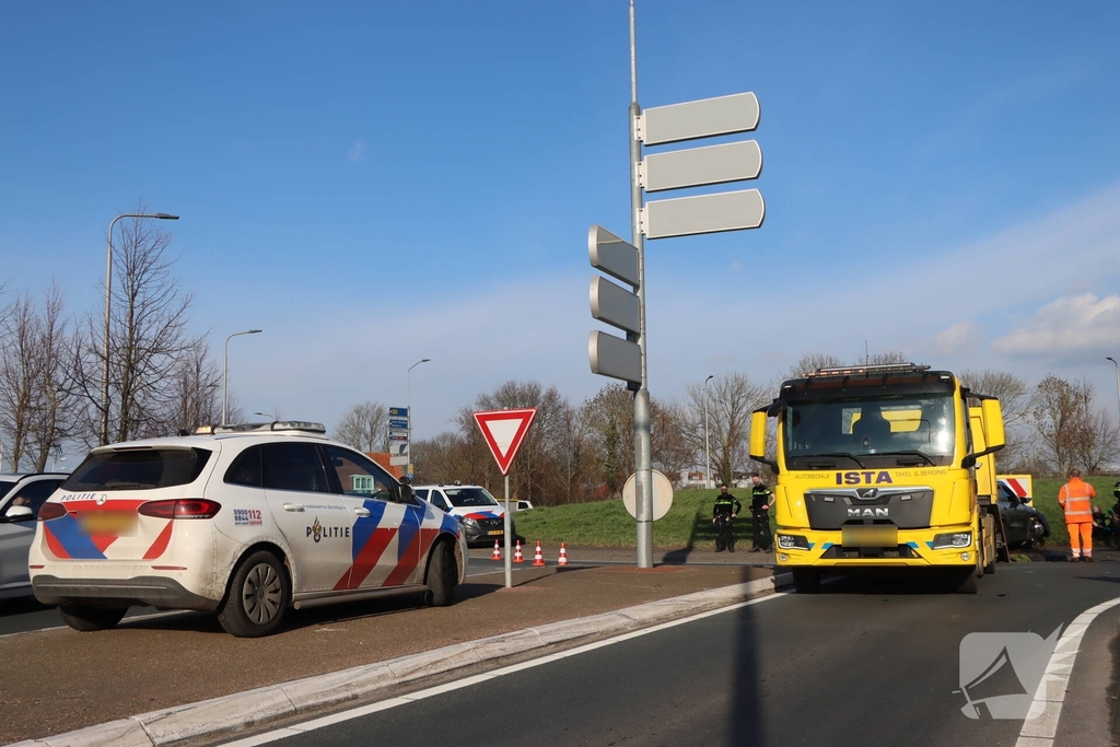 Ongeval op rotonde zorgt voor verkeershinder