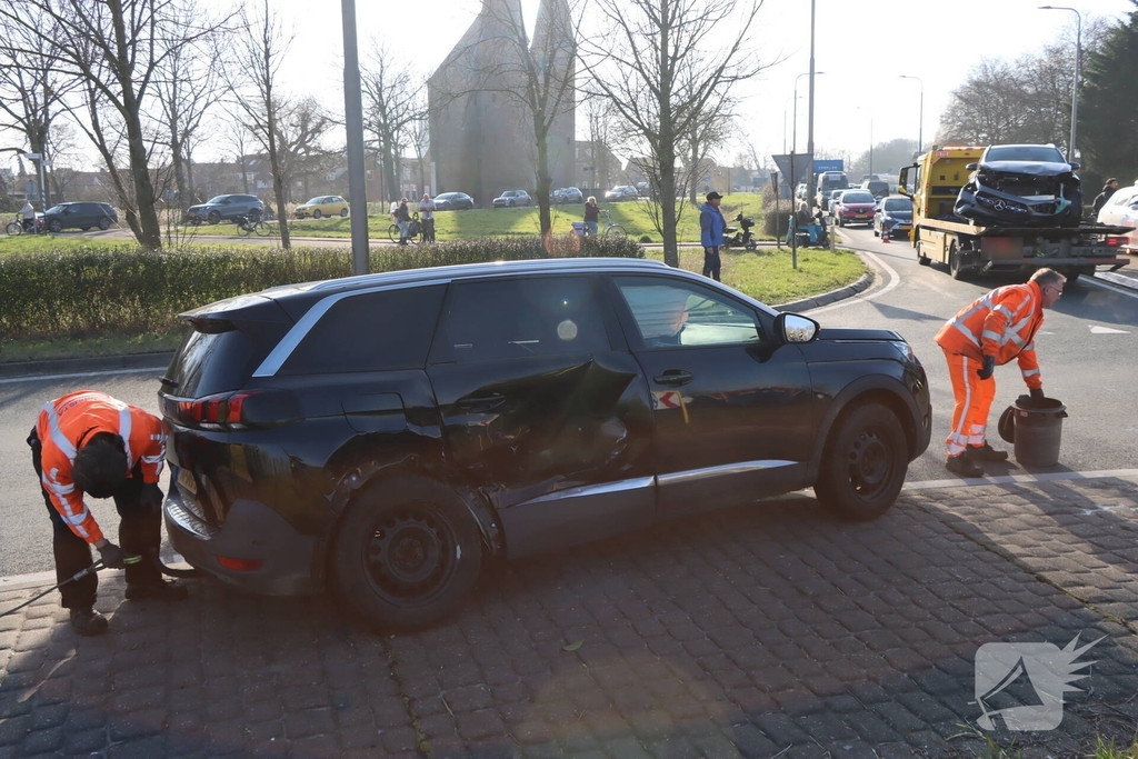 Ongeval op rotonde zorgt voor verkeershinder