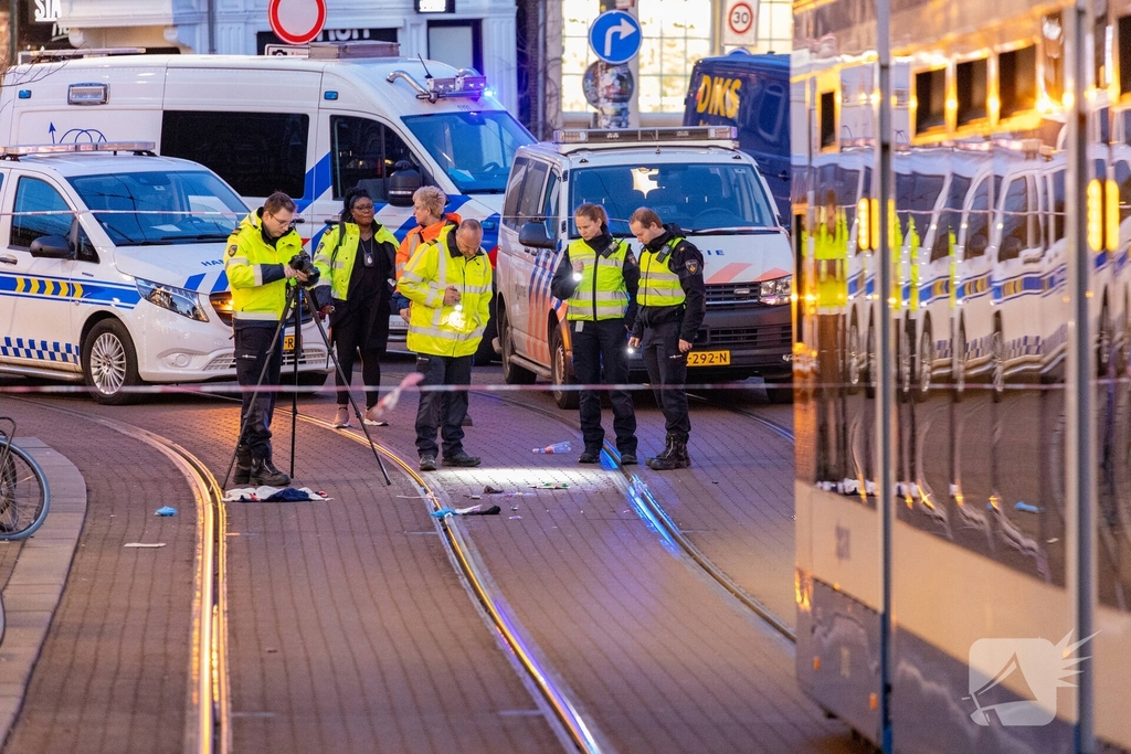 Fietser zwaargewond bij aanrijding met trams