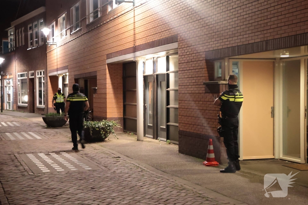 Straat afgesloten door politieagenten