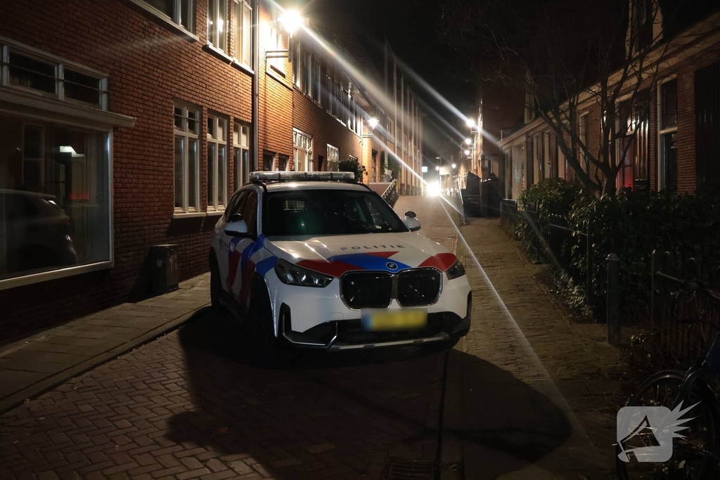 Straat afgesloten door politieagenten