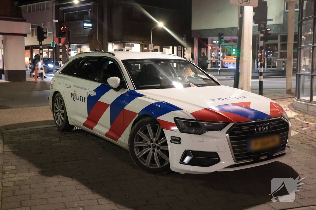 Straat afgesloten door politieagenten