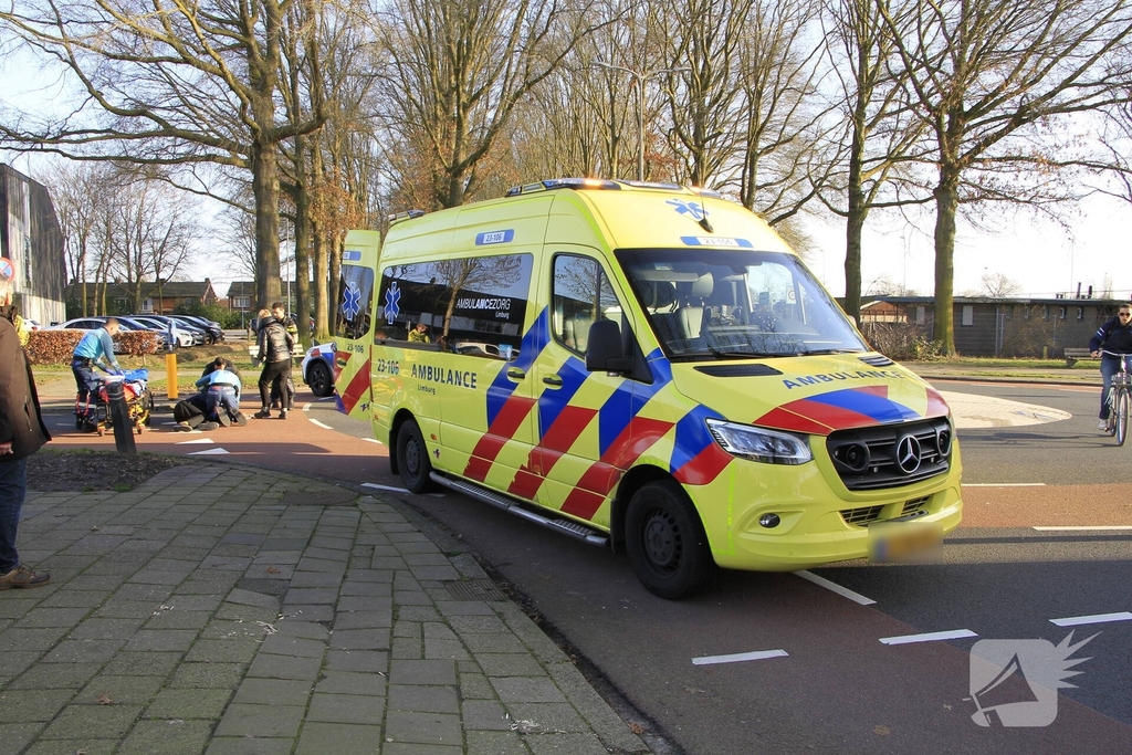 Fietser ernstig gewond na aanrijding op rotonde