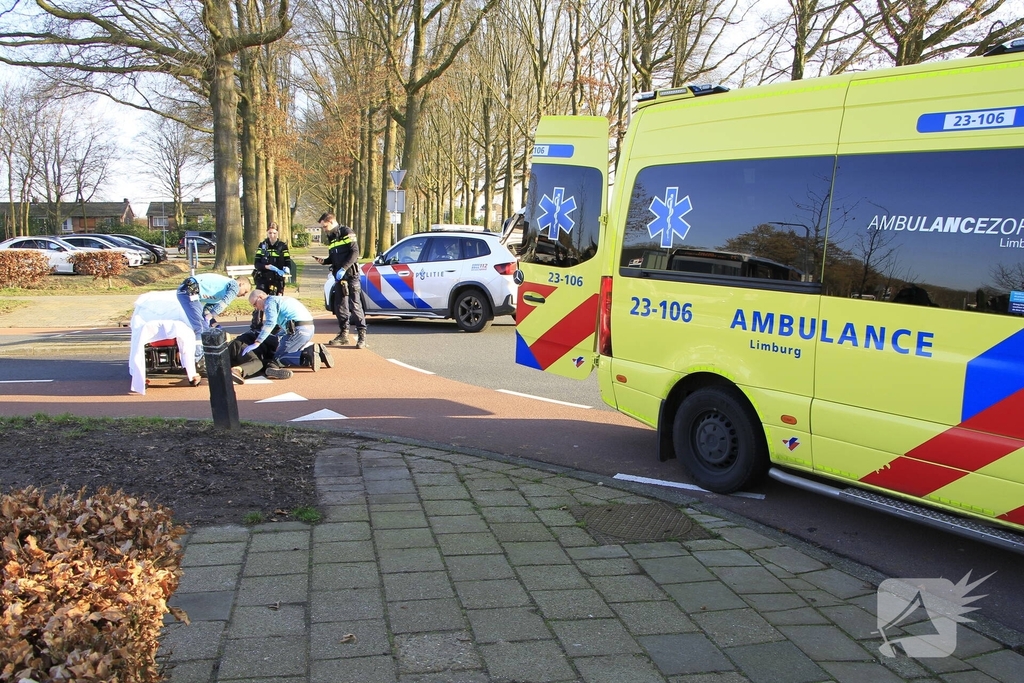 Fietser ernstig gewond na aanrijding op rotonde