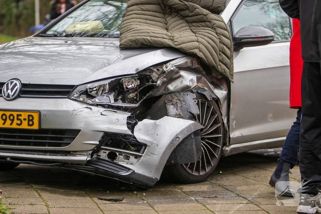 Botsing tussen twee voertuigen leidt tot letsel