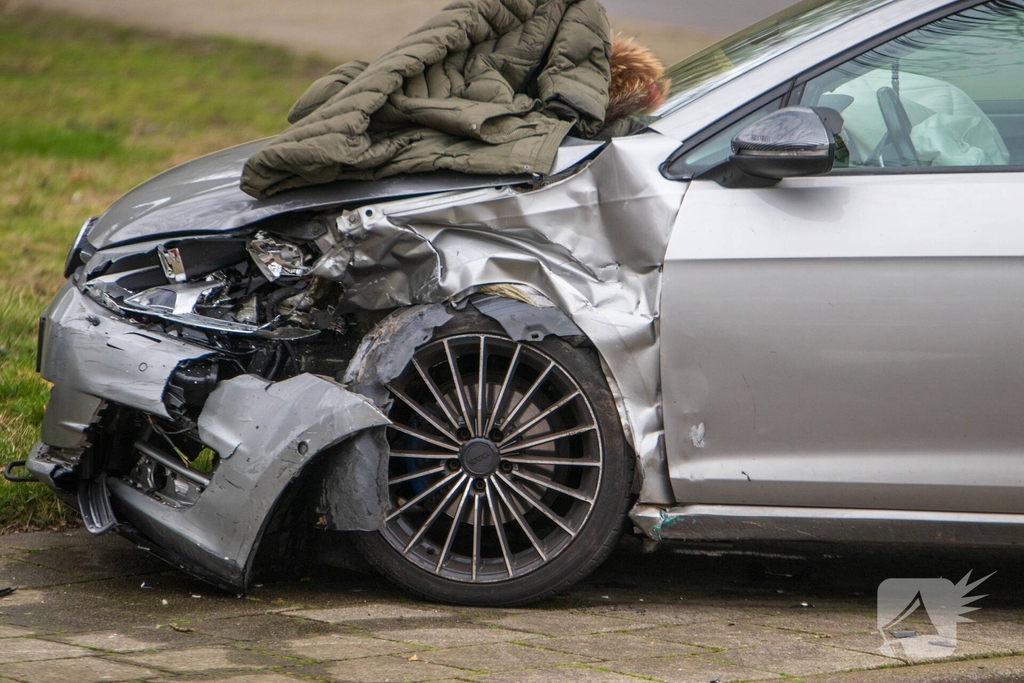 Botsing tussen twee voertuigen leidt tot letsel