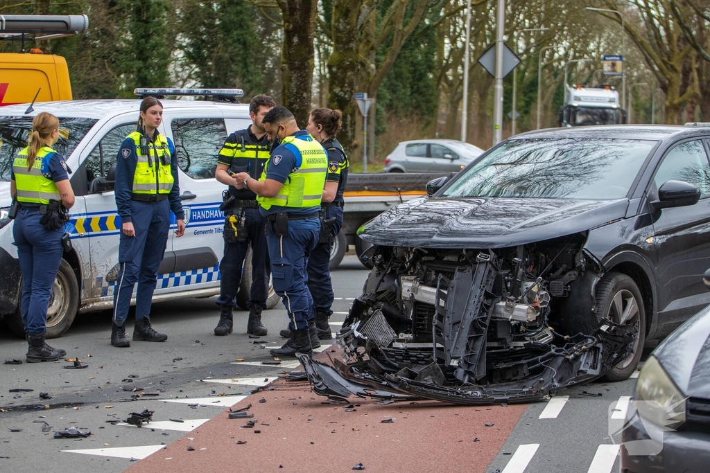 Botsing tussen twee voertuigen leidt tot letsel