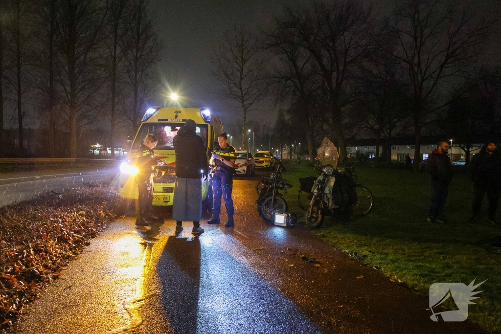 Scooters botsen frontaal op fietspad