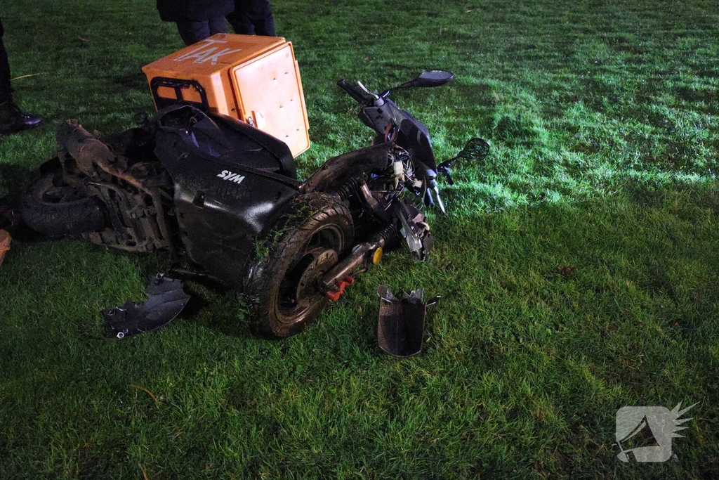 Scooters botsen frontaal op fietspad