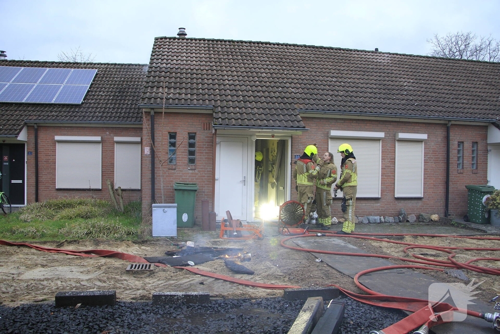 Brand op zolder van woning leidt tot ontruiming