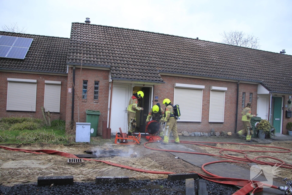 Brand op zolder van woning leidt tot ontruiming