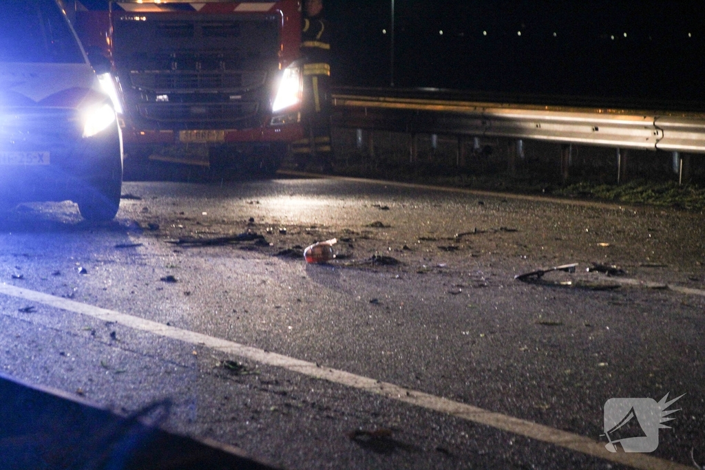 Zware aanrijding op snelweg met meerdere voertuigen betrokken