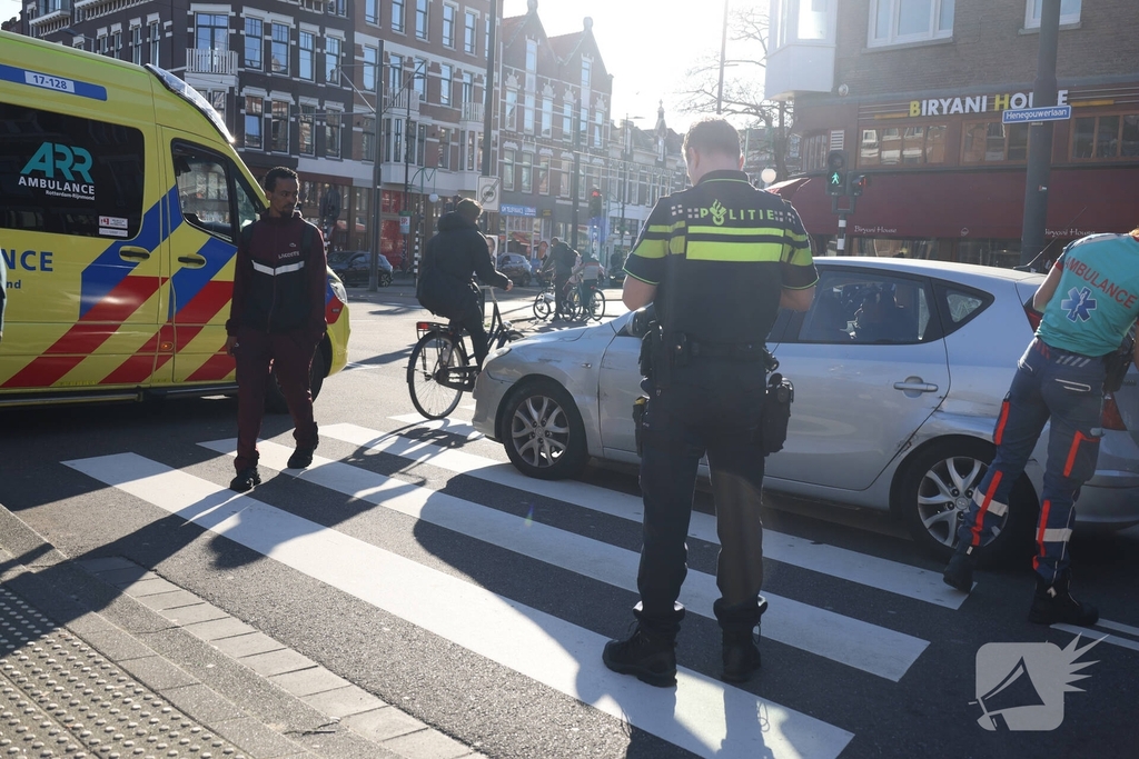Ongeval tussen taxi en personenauto leidt tot medische controle