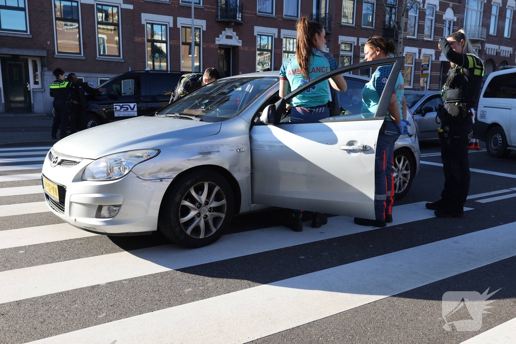 Ongeval tussen taxi en personenauto leidt tot medische controle