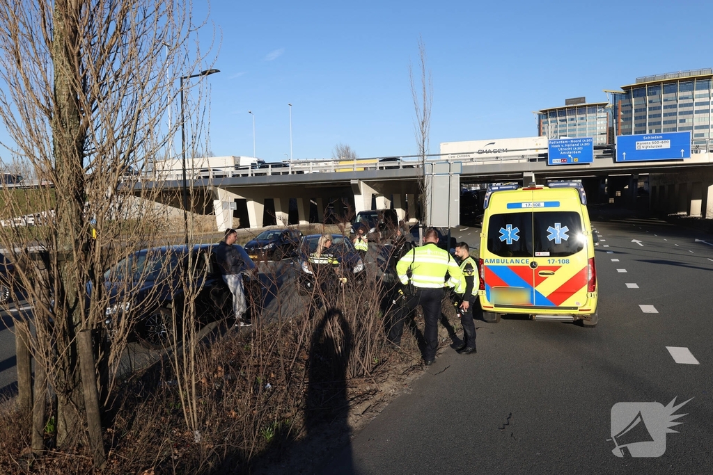 Auto slaat over de kop bij ongeval