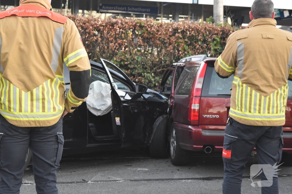 Slachtoffer bevrijdt uit auto na ongeval