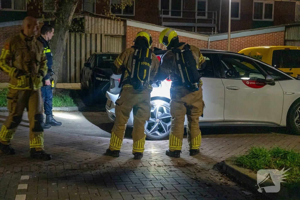 Brand in elektrische auto onderzocht