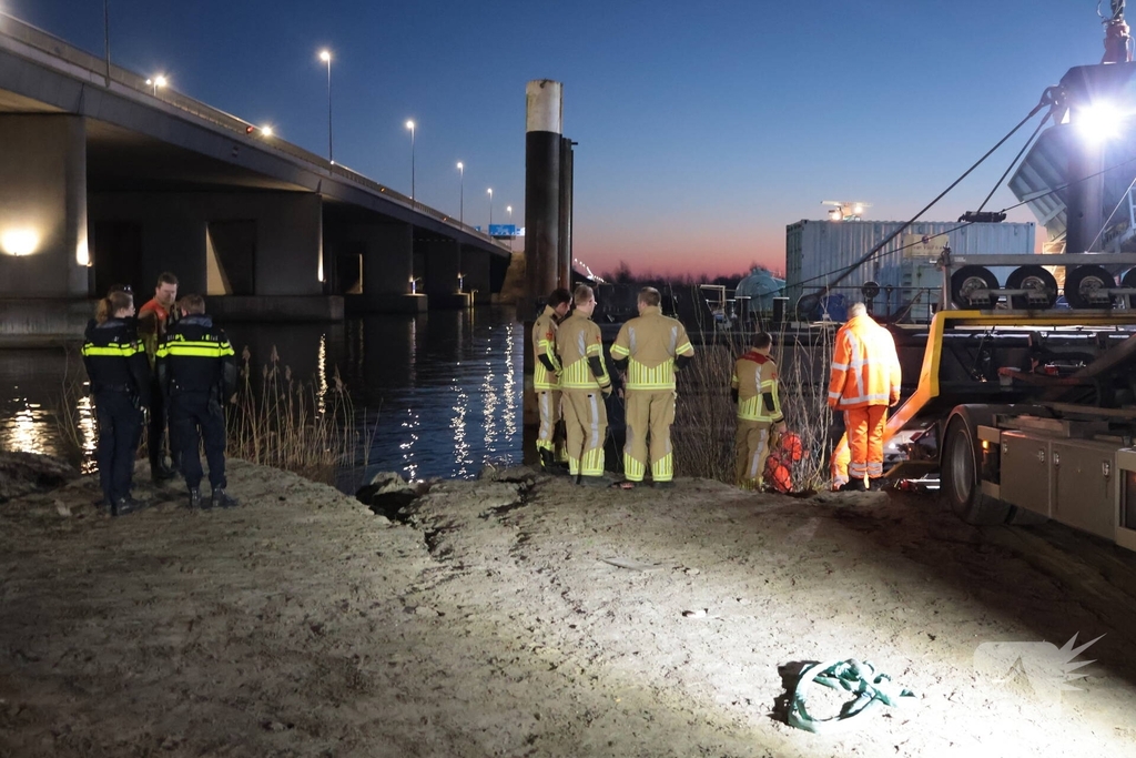 Auto te water na ongeval