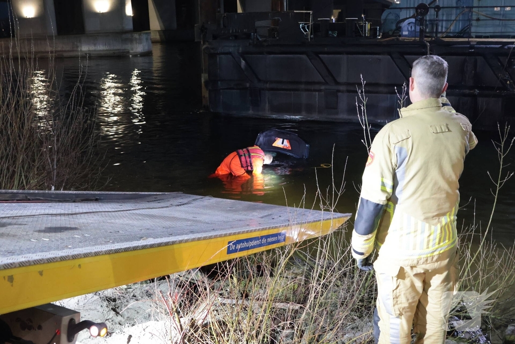 Auto te water na ongeval