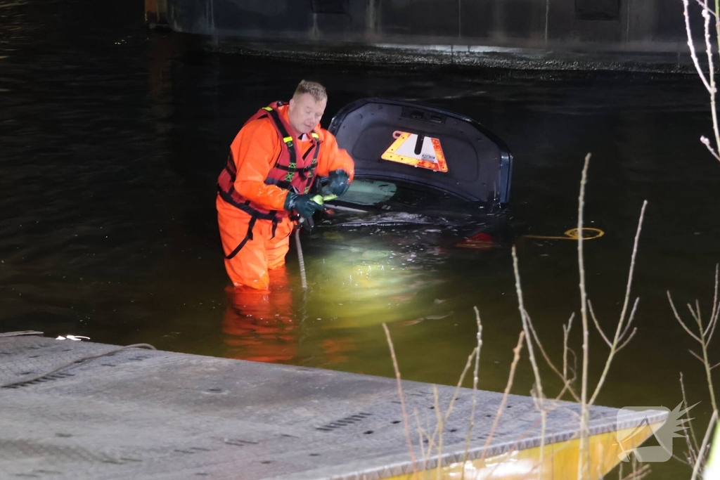 Auto te water na ongeval