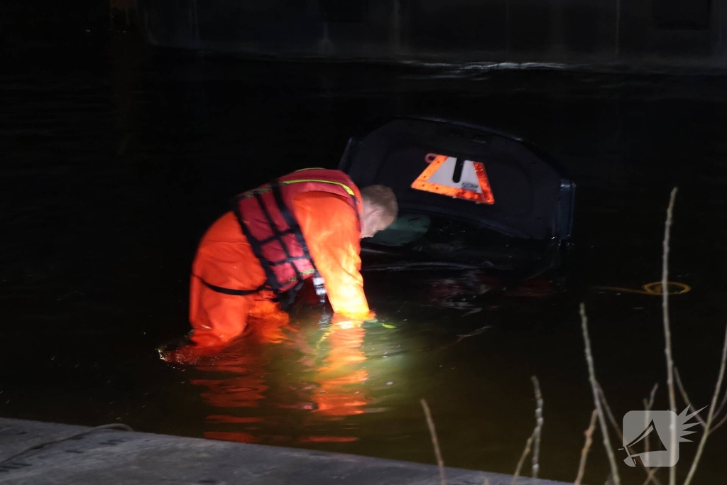 Auto te water na ongeval